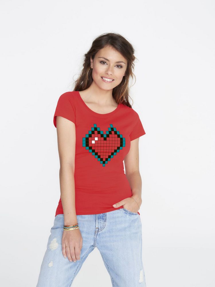 Футболка женская Pixel Heart, красная, S